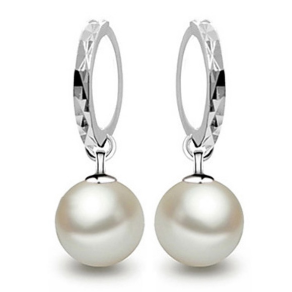 Jewelry - 🎀 Pearl Drop Hoop Silver Earrings NEW ~Price FIRM